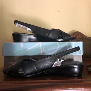 Life Stride NWT Black sling sandal size 8 1/2 wide